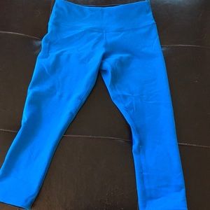 Reversible LuLulemon Capri - electric blue & black